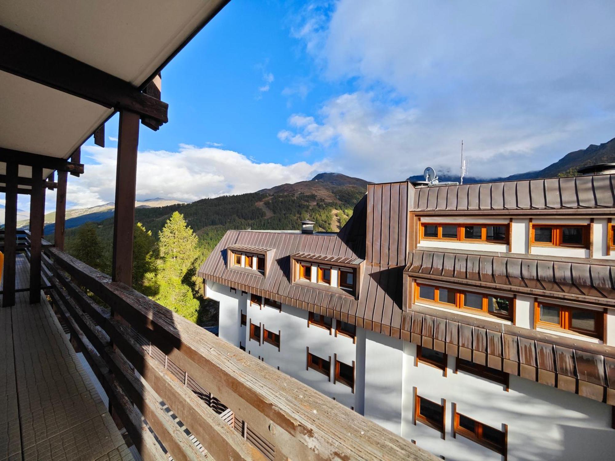 Hostdomus - Il Cerbiatto Apartment Sestriere Exterior photo