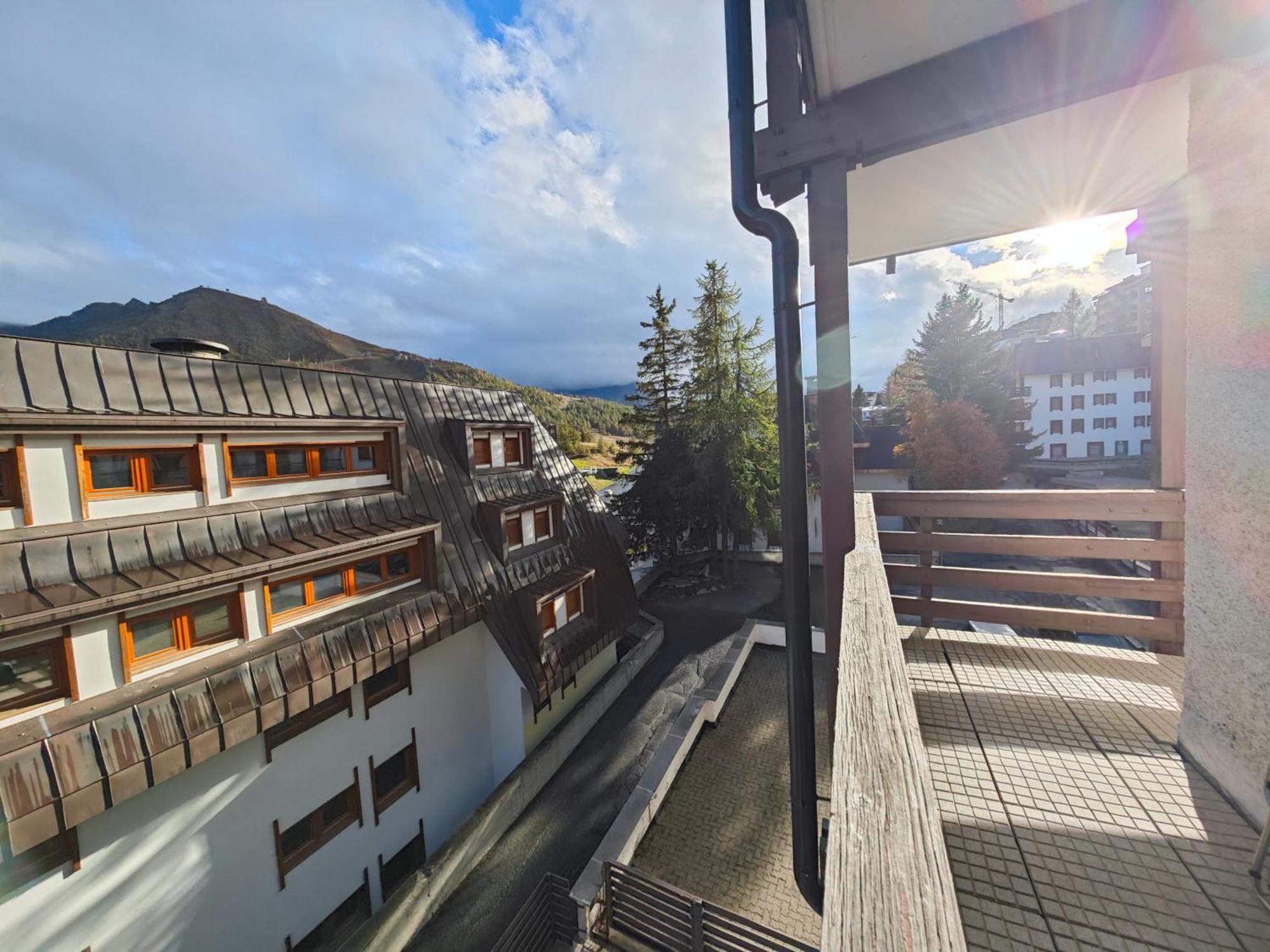 Hostdomus - Il Cerbiatto Apartment Sestriere Exterior photo